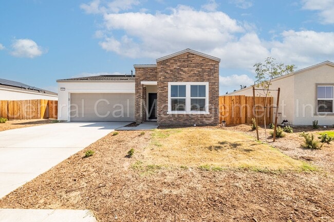 Building Photo - 4 Bedroom, 2 Bath Home with Solar in the S...