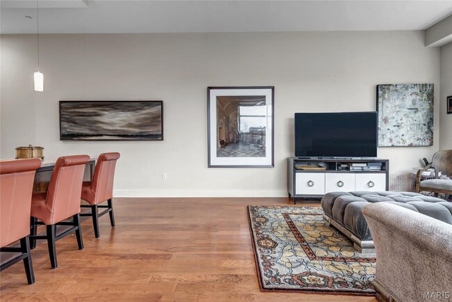 Photo - 8025 Maryland Ave Unit 3D