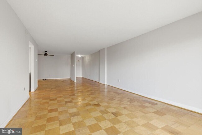Photo - 1300 Army Navy Dr Unit 815