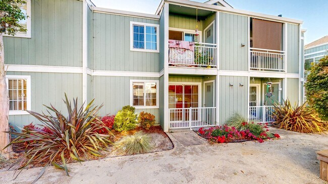 Photo - Bright first floor 2 bedroom with washer &...