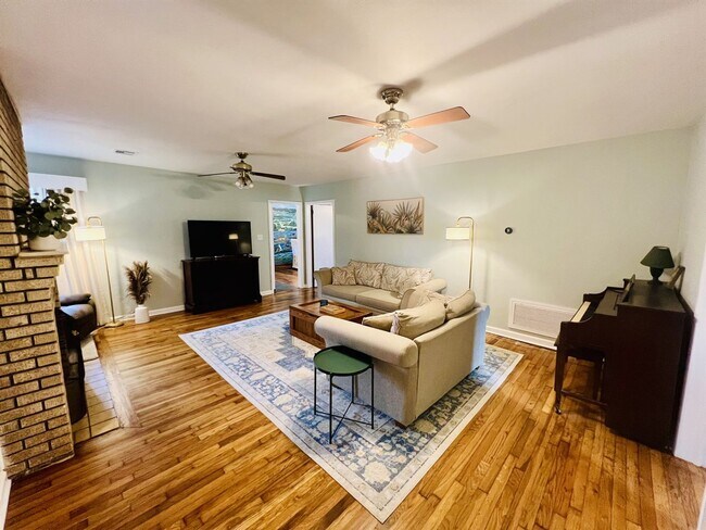 Photo - Furnished 3 Bed 2 Bath Home Near NAS Pensacola