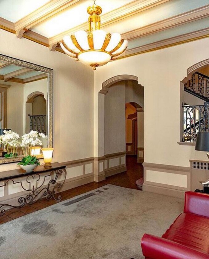 Entryway/lobby - 2170 Vallejo St (San Francisco, CA)