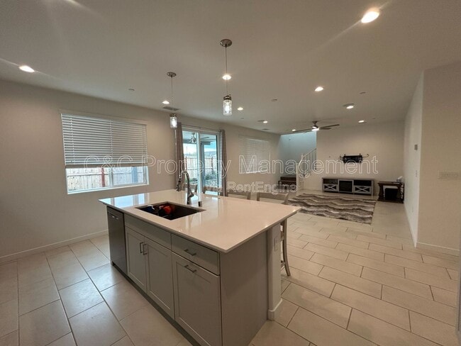 Photo - 711 Robert Ave