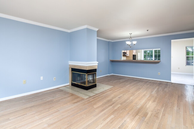 Photo - 3040 S Glebe Rd