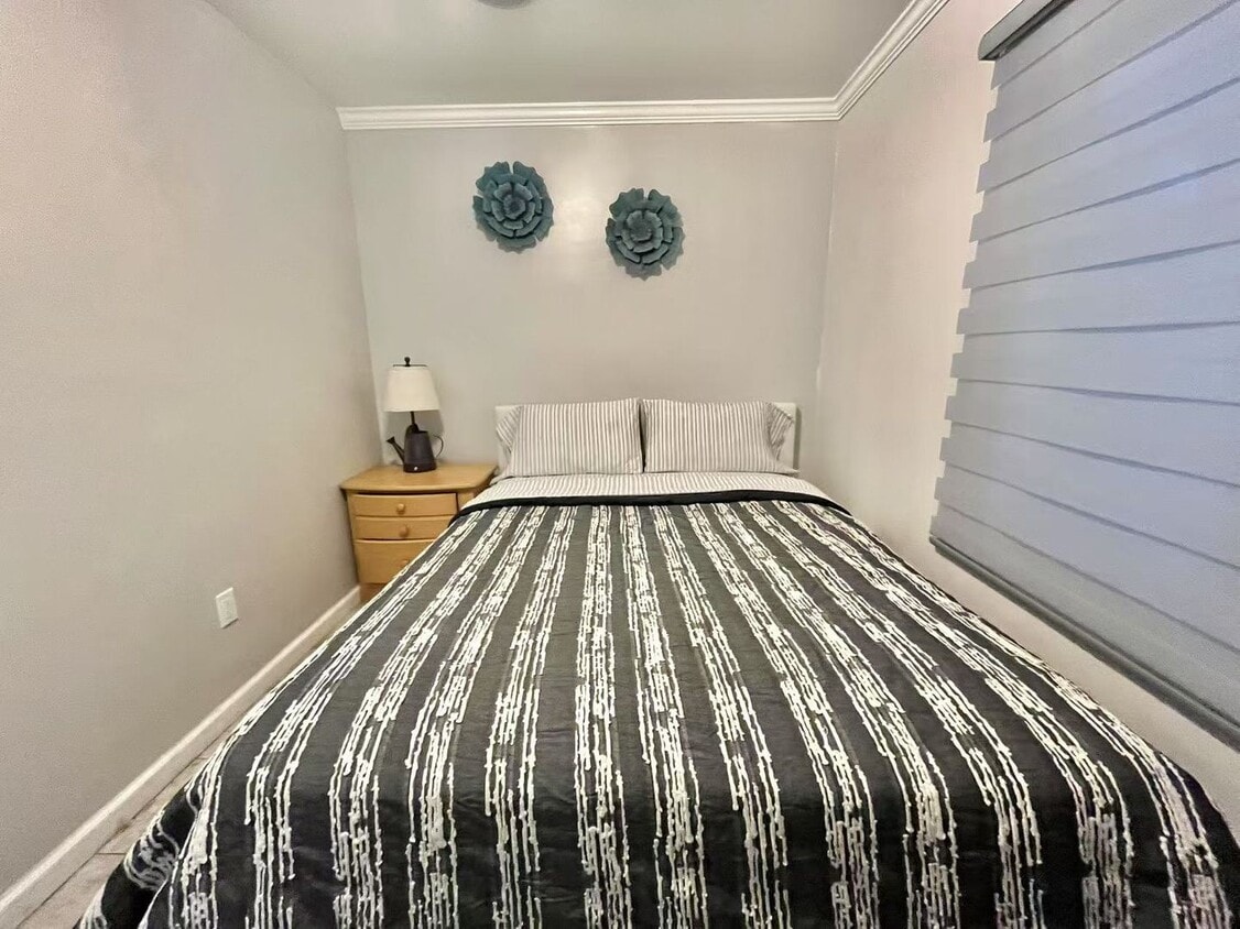 Spacious Spanish-Style Room in Prime LA Lo... - Spacious Spanish-Style Room in Prime LA Lo...