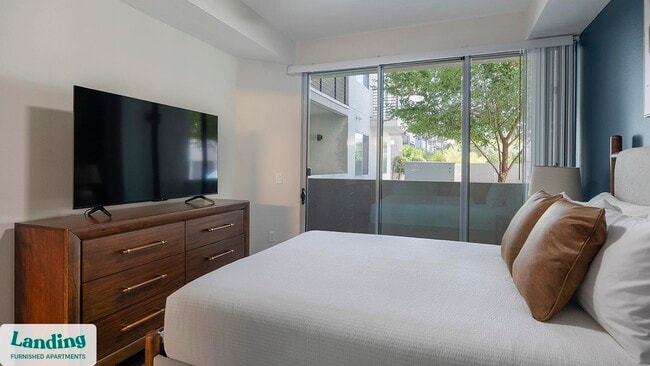 Photo - 2323 E Highland Ave Unidad 2129