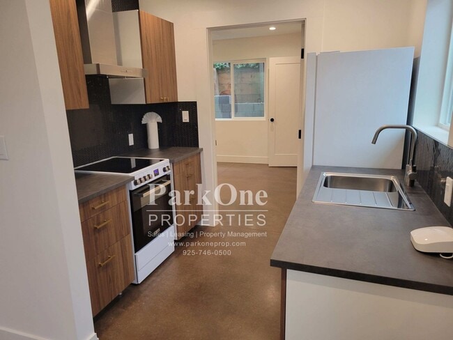 Photo - 1012 Merrithew Dr
