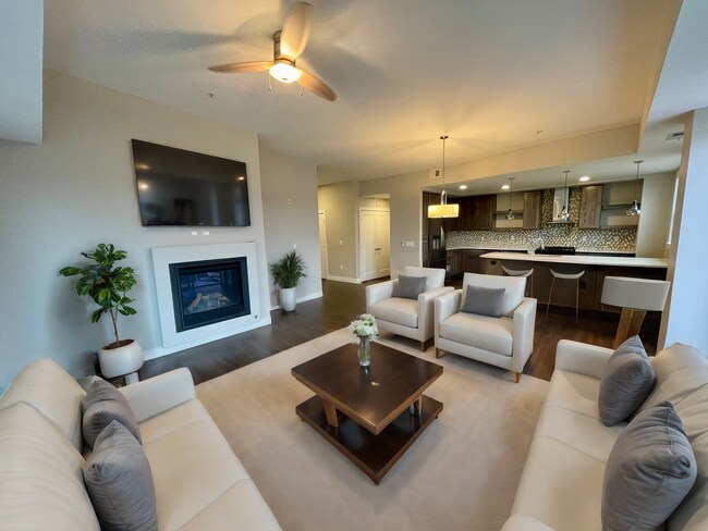 Building Photo - Spacious Luxury Living in City Park! 3Bd/2.5Ba Unit 401