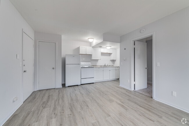 1BR, 1BA - 600 SF