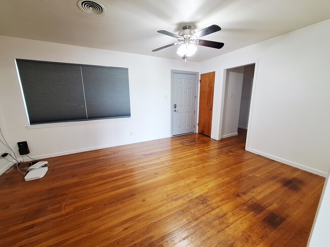 Photo - 907 Jefferis Ave