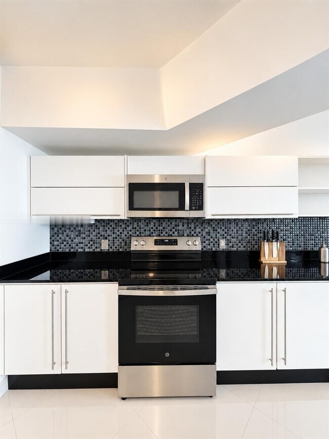 Photo - 690 SW 1st Ct Unit 602
