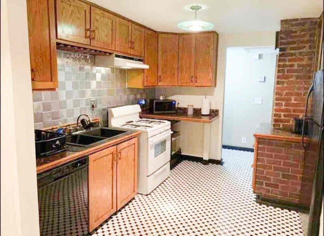 Photo - 619 Grace St