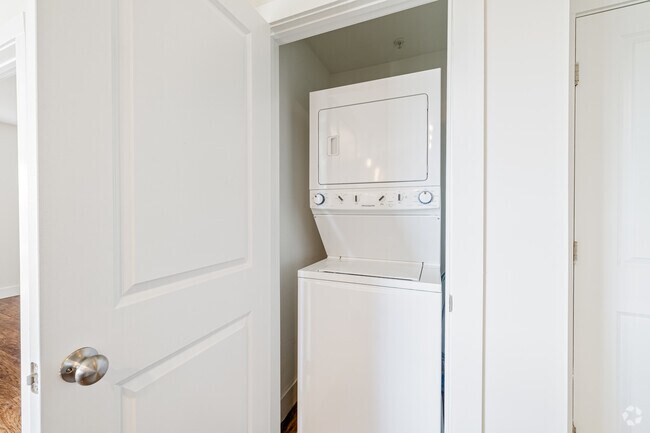 2BR, 2BA - 1,000SF - Laundry
