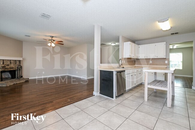 Photo - 1445 Lochspring Dr