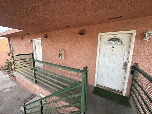 Building Photo - 4p6318 Unit 4p6318- D