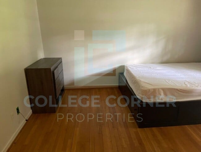 Photo - 830 Delmonte Dr NW Unit 830 Delmonte Listing - House