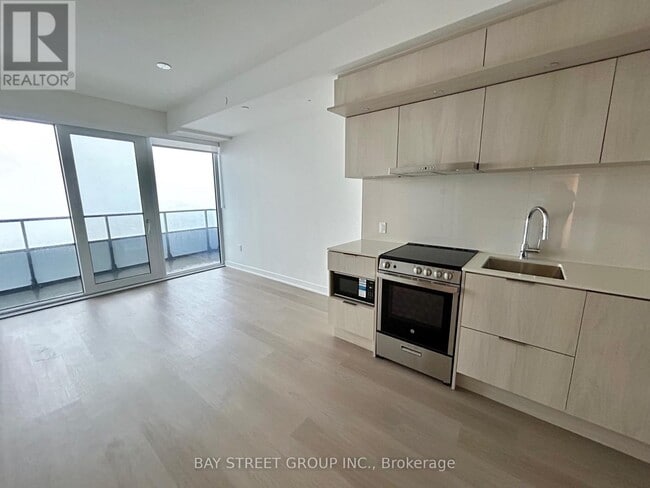 Photo - 448 Burnhamthorpe Rd W Unit 1308