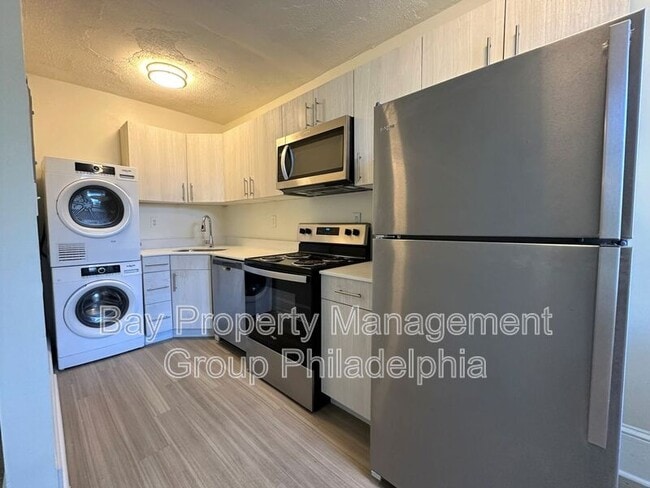 Building Photo - 2809 W Queen Ln Unit Apt 207