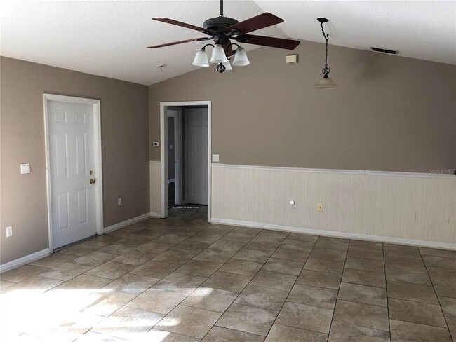 Photo - 616 E 1st St