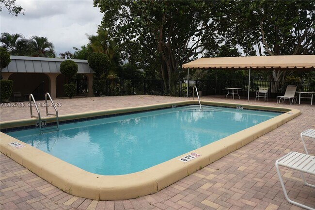 Photo - 6001 N Falls Cir Dr Unit 203