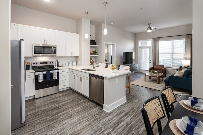 2BR, 2BA - 1,096SF - Kitchen