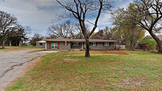 Photo - 1409 E Covell Rd