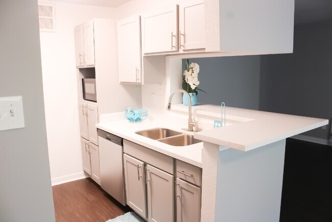 Photo - Riverwalk Apartments