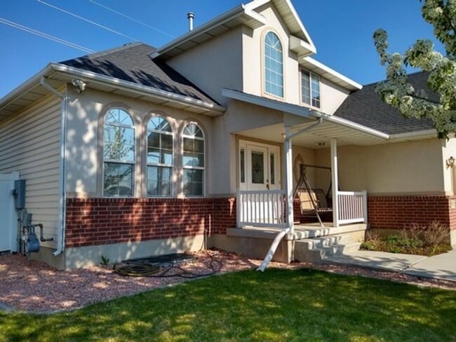 Building Photo - Freshly Painted, New Carpet Throughout - Home For Rent In Springville!!!