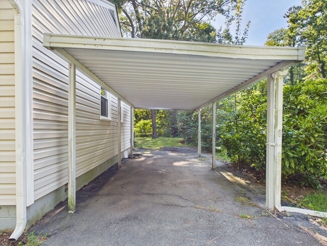 838 Greystone Ave