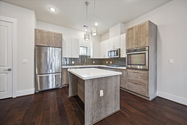 Building Photo - 2401 Crawford St Unit C4B