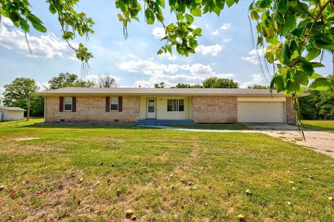 Building Photo - 3 bed 2 bath home in Choctaw,ok