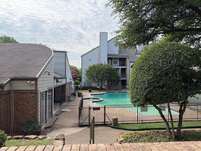 Building Photo - 6108 Abrams Rd Unit 107A