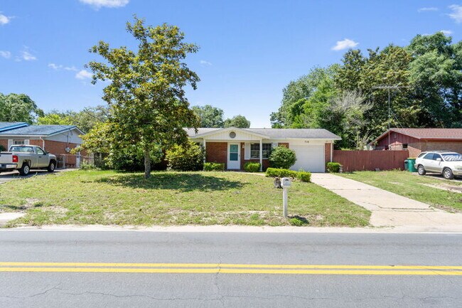 716 Mayflower Avenue - 716 Mayflower Avenue House