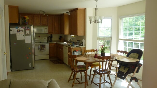 Photo - Spacious & well-maintained home
