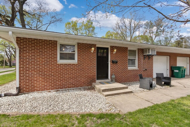 Photo - 309 S Joliet St