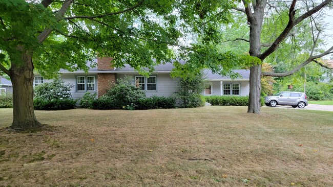 Front of house - 680 W Fennville St House