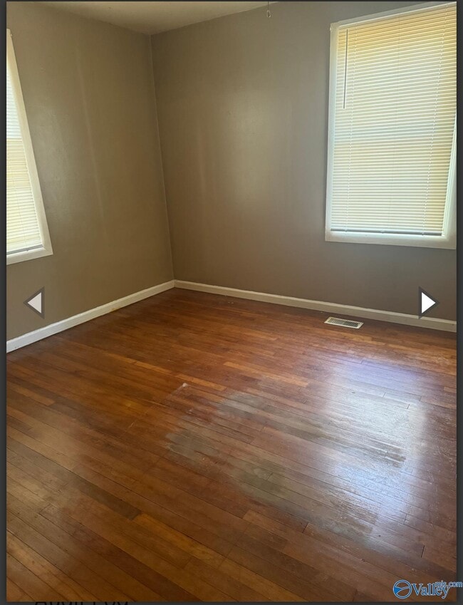 Photo - 801 Fairway Dr NW