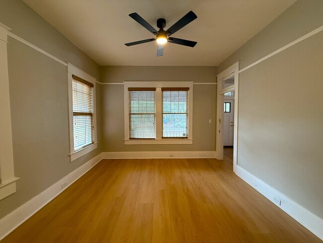 Photo - 2813 N Morgan St Unidad 2813 N Morgan St