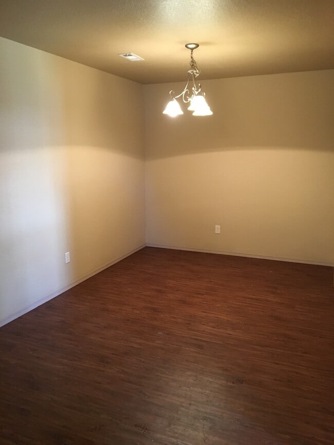 Photo - 903 Meadowlands Dr