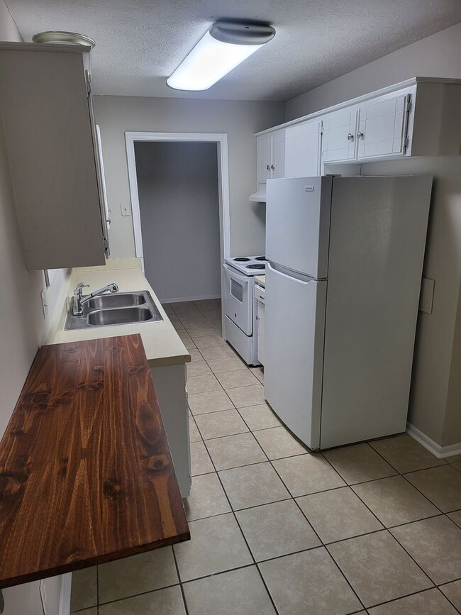 Photo - Nice three bedroom with bonus room in Laverne