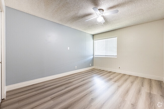 1BR, 1BA - 600SF - Bedroom