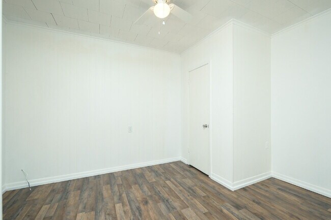449 W Main St