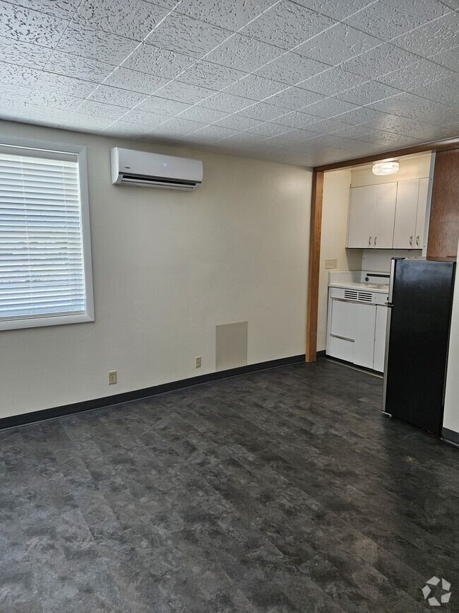 Building Photo - 1106 W Wisconsin Ave Rental
