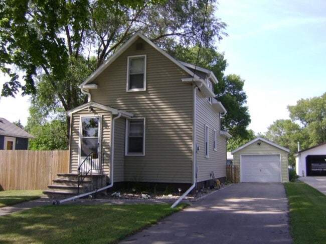Building Photo - 1404 2nd Ave N Rental