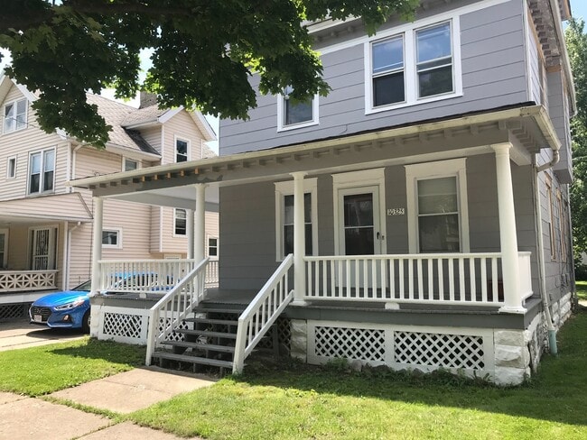 Photo - 10325-10325 Bernard Ave Unit 10323 - Up