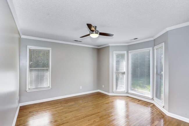 Photo - 3/2 With Sun-Room and Large Backyard!