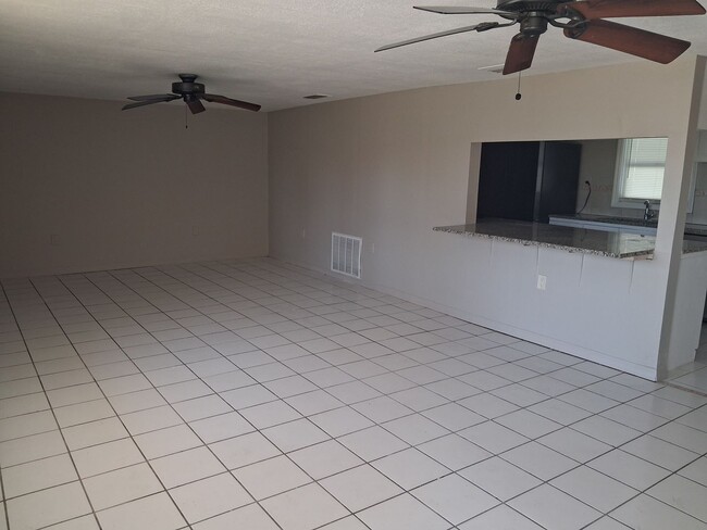 Photo - 3 Bedroom 2 bath on a dead end street