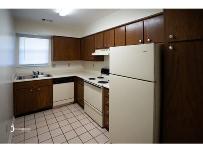 Photo - Kenwood Pointe Apartments: Washer and Drye...