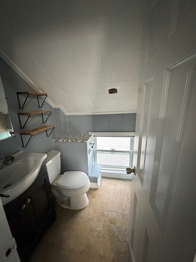 Photo - 571 Slade St