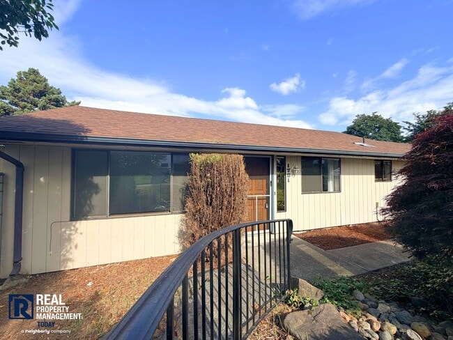 Photo - Spacious 2 Bedroom Home with Bonus Den in Prime Puyallup Location
